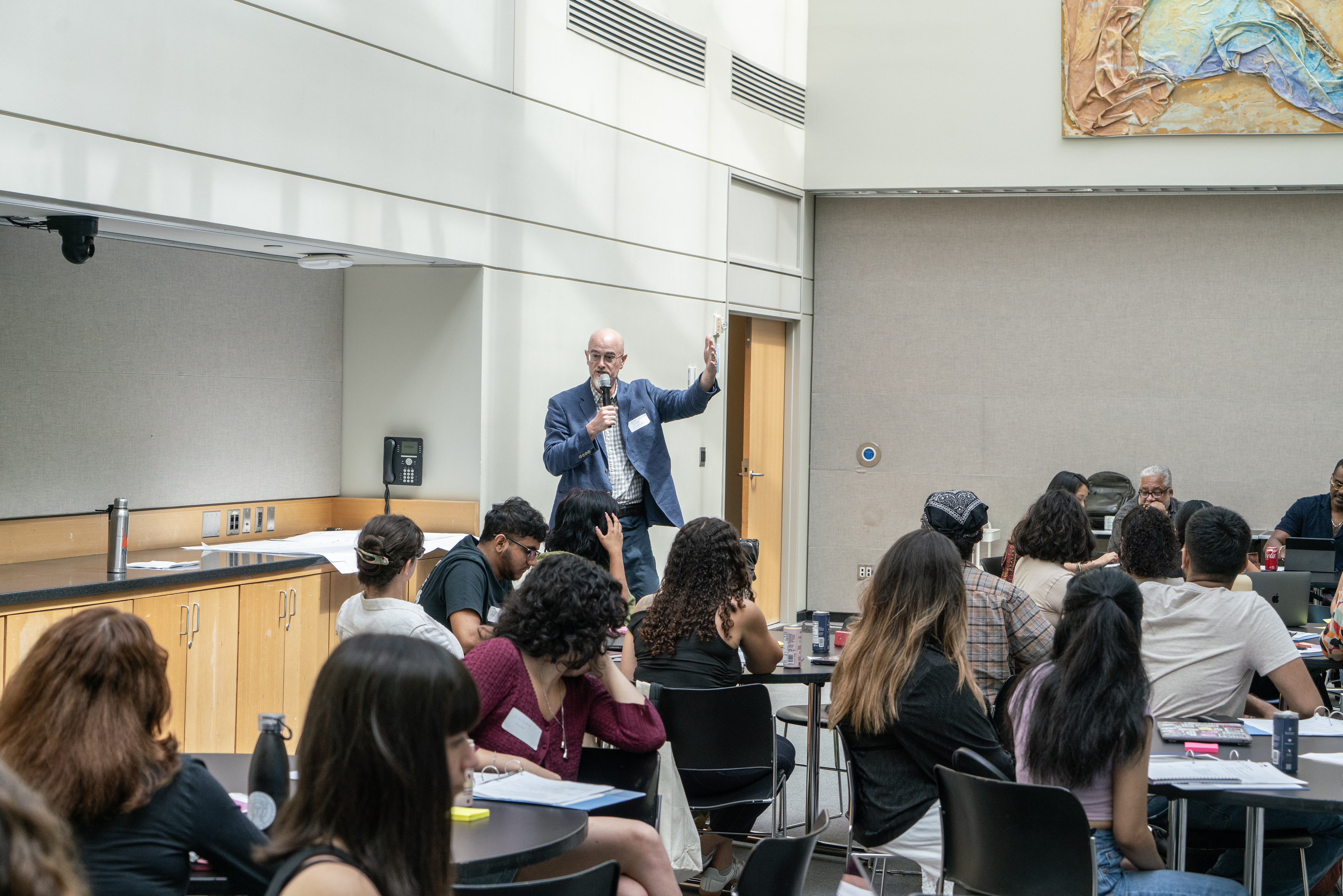 Mike Menser, Hub's Co Director was one of the speakers of the Academy.